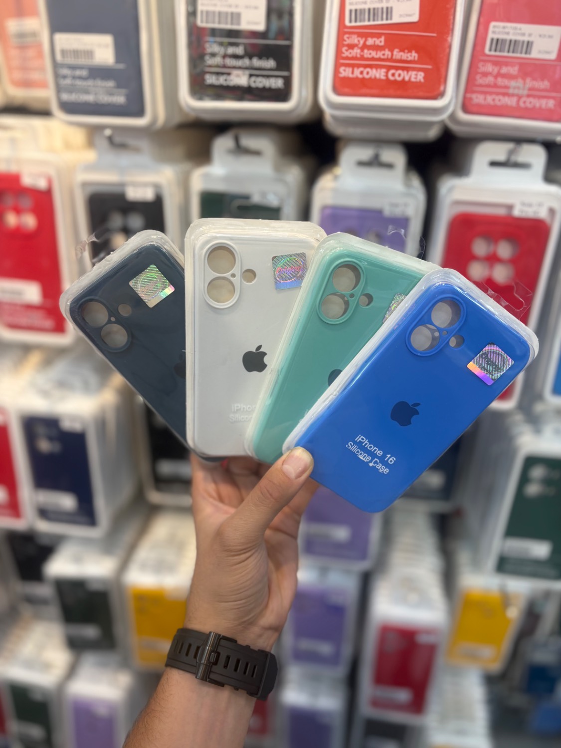 قاب سیلیکونی مدل  SilCase  آیفون 16 / iPhone 16