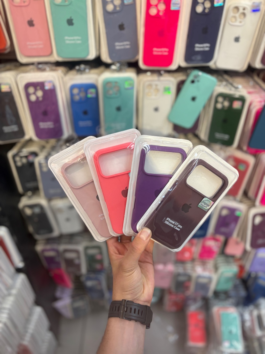 قاب سیلیکونی مدل  SilCase  آیفون 17 پرو / iPhone 17 Pro