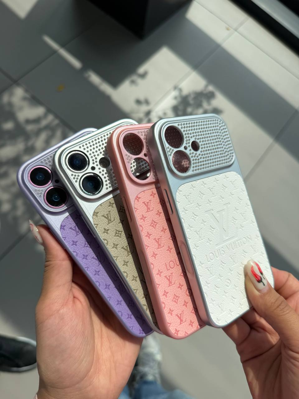 قاب نگینی لویی ویتون مدل Louis Vuitton مناسب آیفون / iPhone