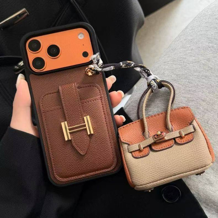 قاب چرمی هرمس آیفون 17 پرومکس مدل Hermes Bags Birkin با مینی کیف ایرپاد