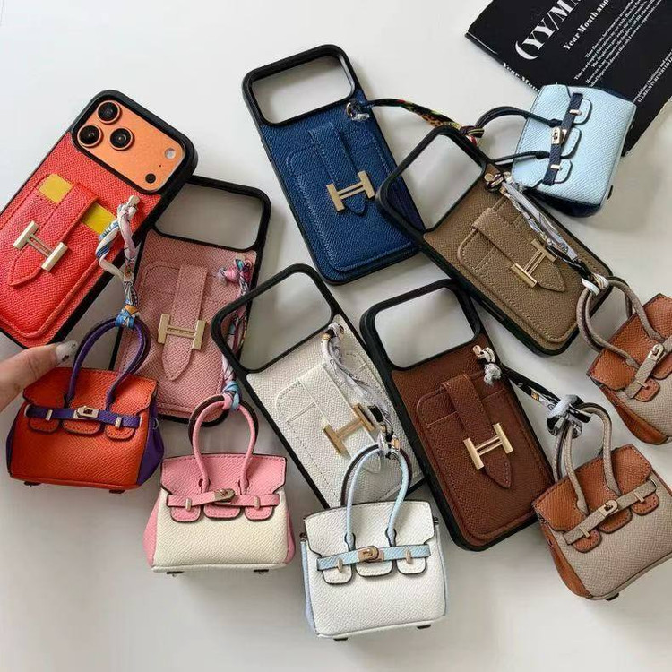 قاب چرمی هرمس آیفون 17 پرومکس مدل Hermes Bags Birkin با مینی کیف ایرپاد