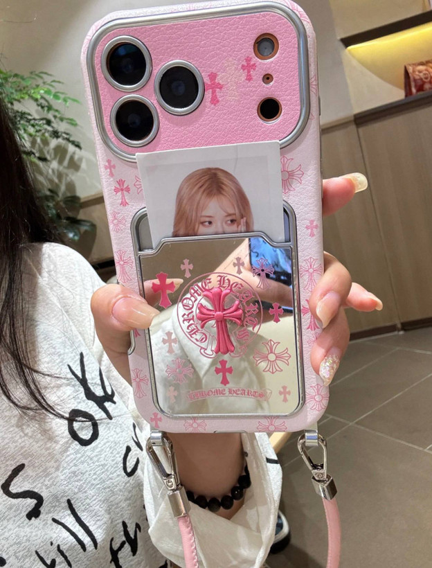 قاب چرمی آویزدار ولت آینهای آیفون مدل Princess Chrome Heart