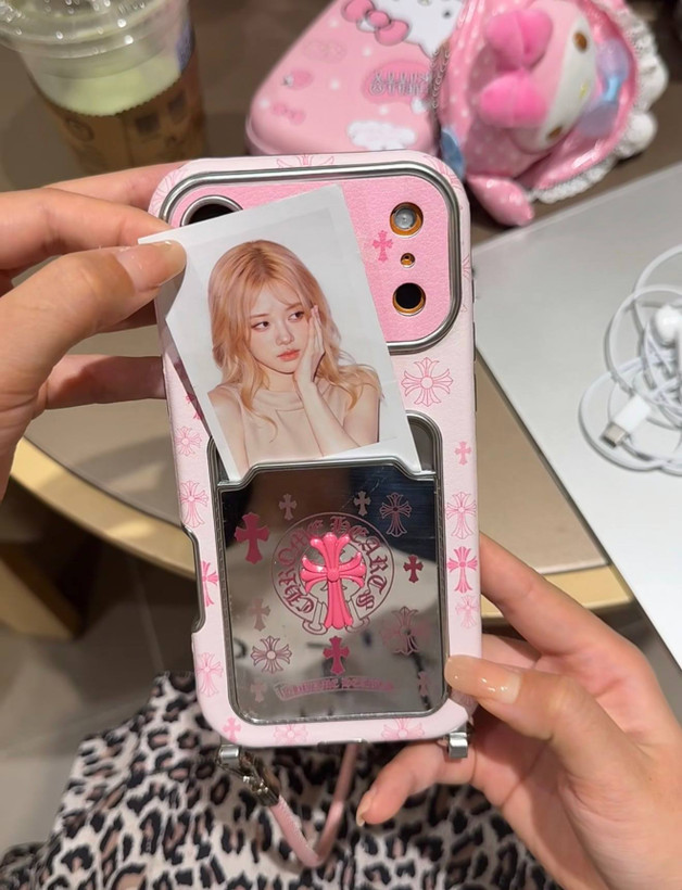 قاب چرمی آویزدار ولت آینهای آیفون مدل Princess Chrome Heart