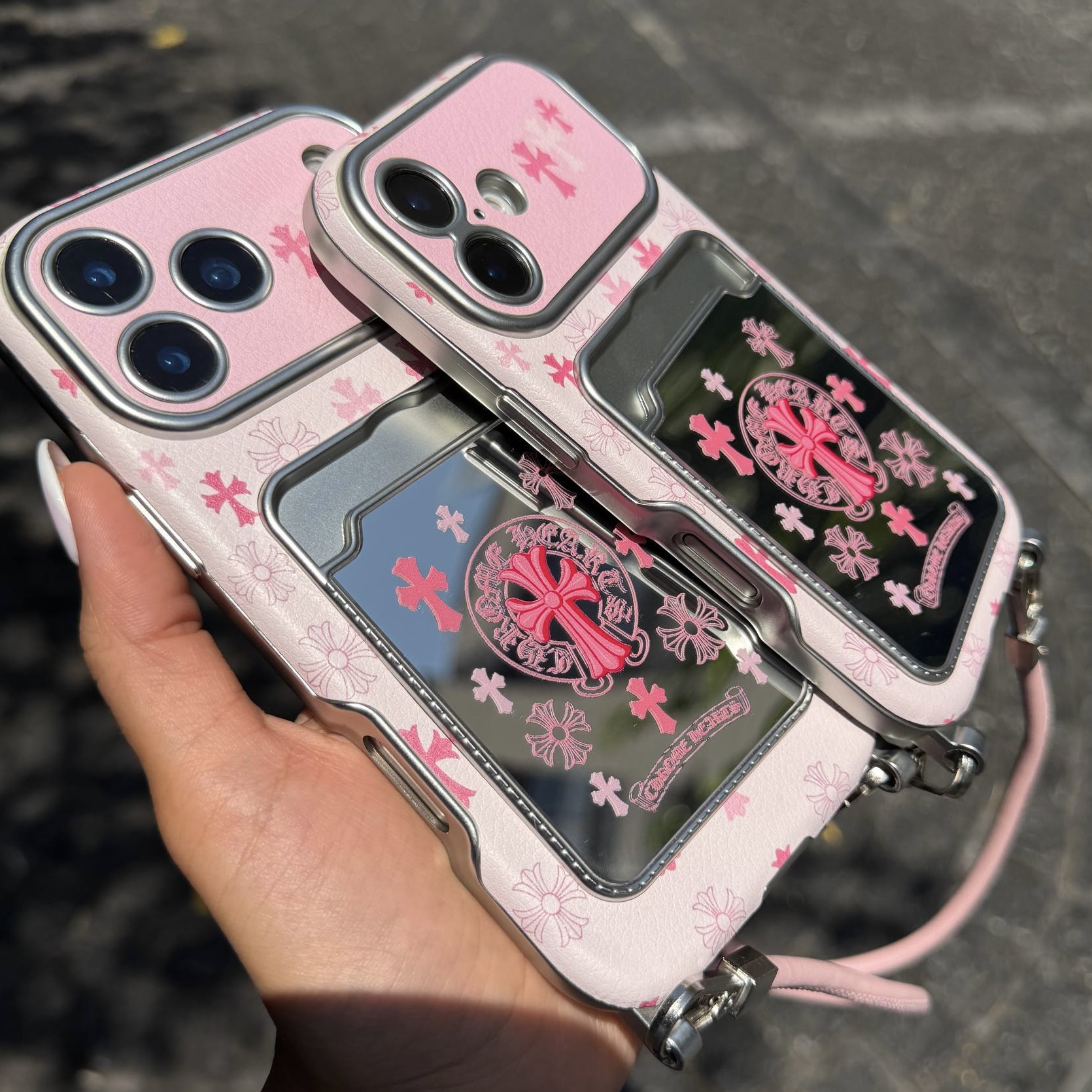 قاب چرمی آویزدار ولت آینه‌ای آیفون مدل Princess Chrome Heart