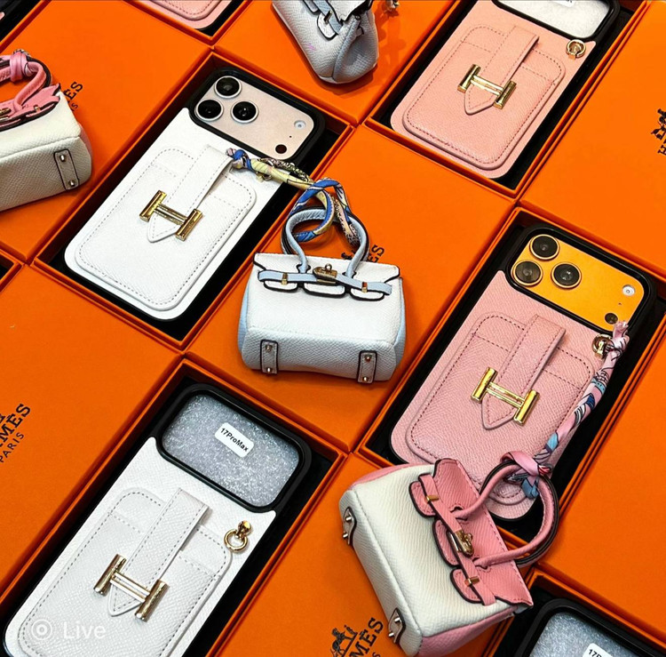 قاب چرمی هرمس آیفون 17 پرومکس مدل Hermes Bags Birkin با مینی کیف ایرپاد