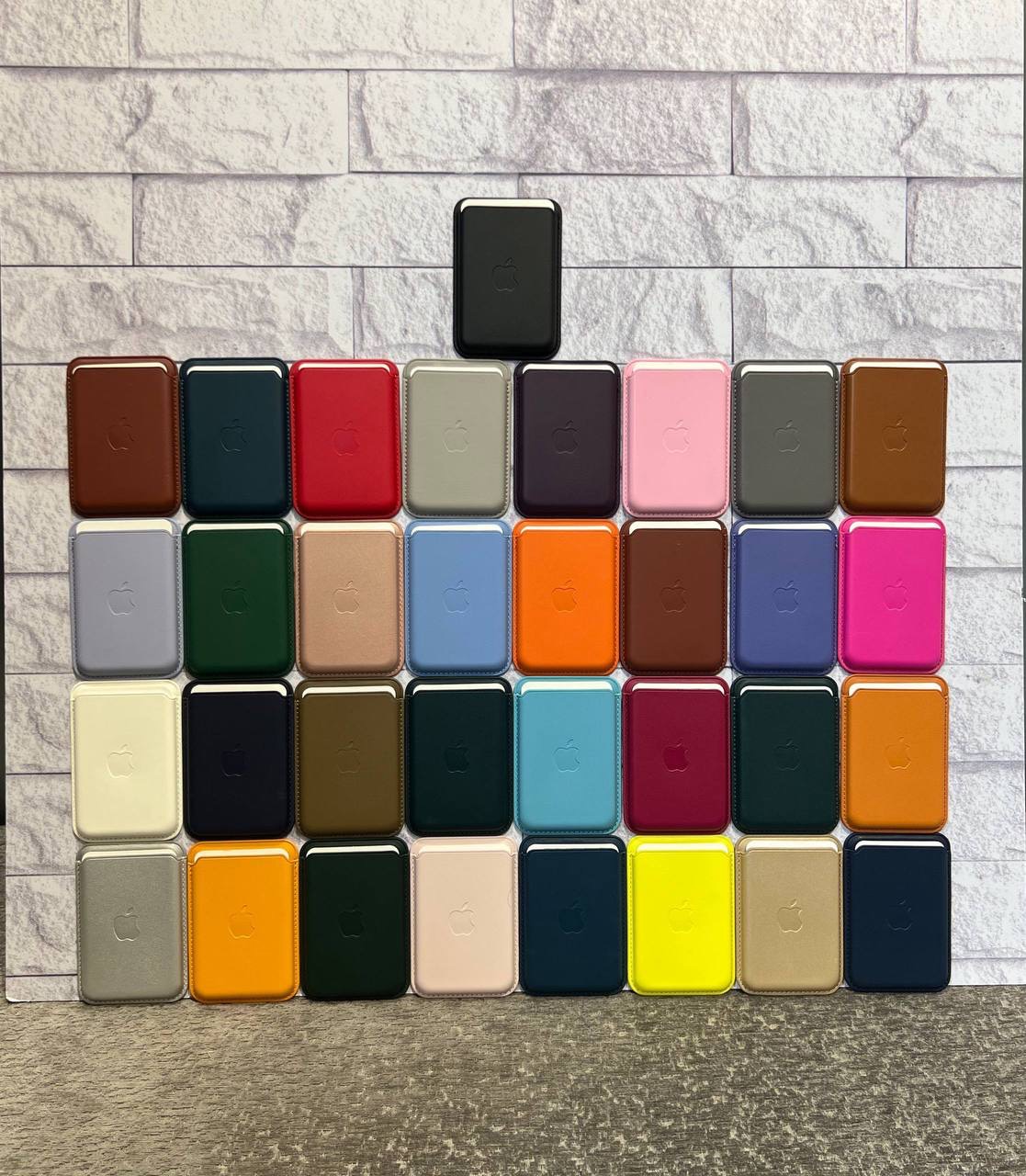 ولت دو دور چرمی مگ سیف اپل مدل Magnetic Bifold Wallet مناسب آیفون